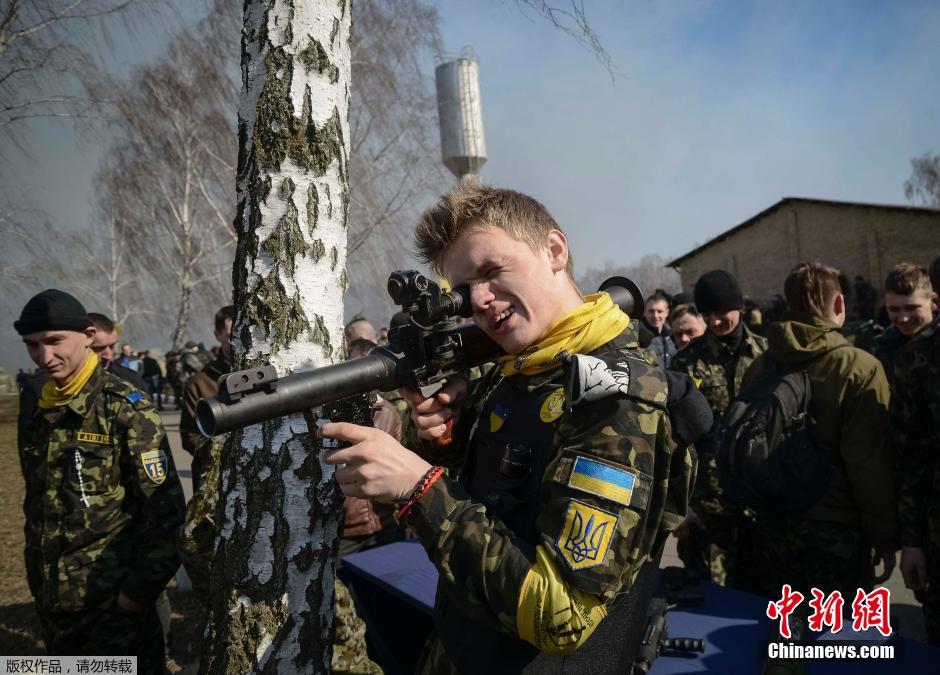 乌克兰招兵买马大肆扩军备战