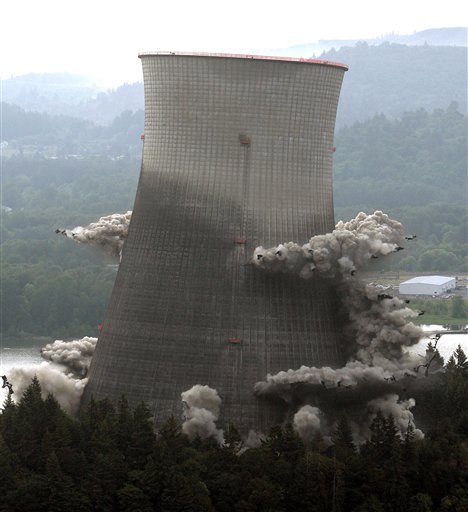 美国爆破核电站冷却塔