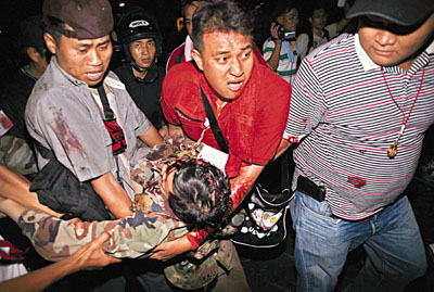 泰国军警与红衫军爆发冲突 至少1死20伤