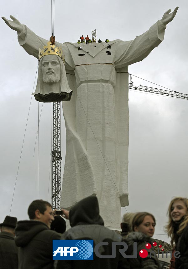 波兰全球最大耶稣雕像竣工