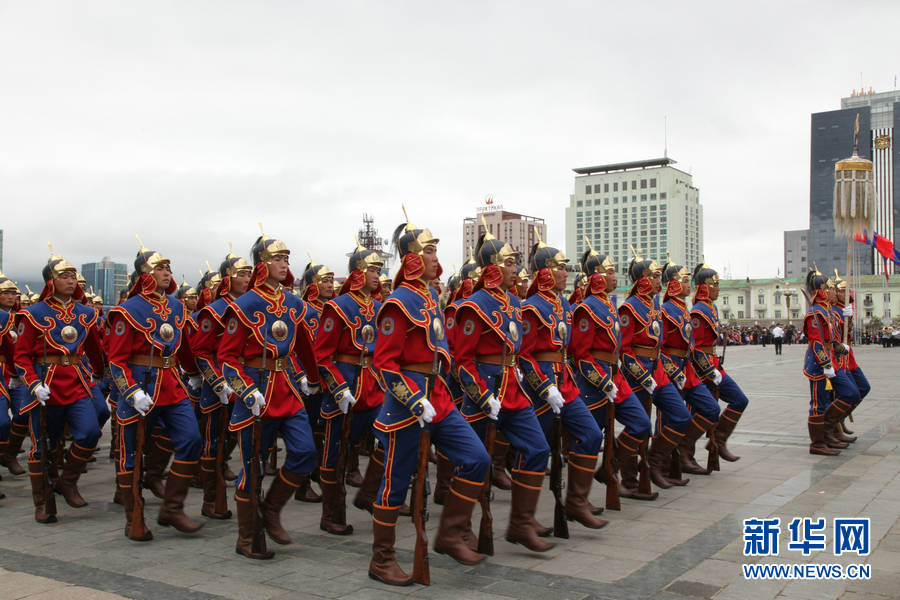 庆祝国旗日 蒙古国举行隆重阅兵仪式